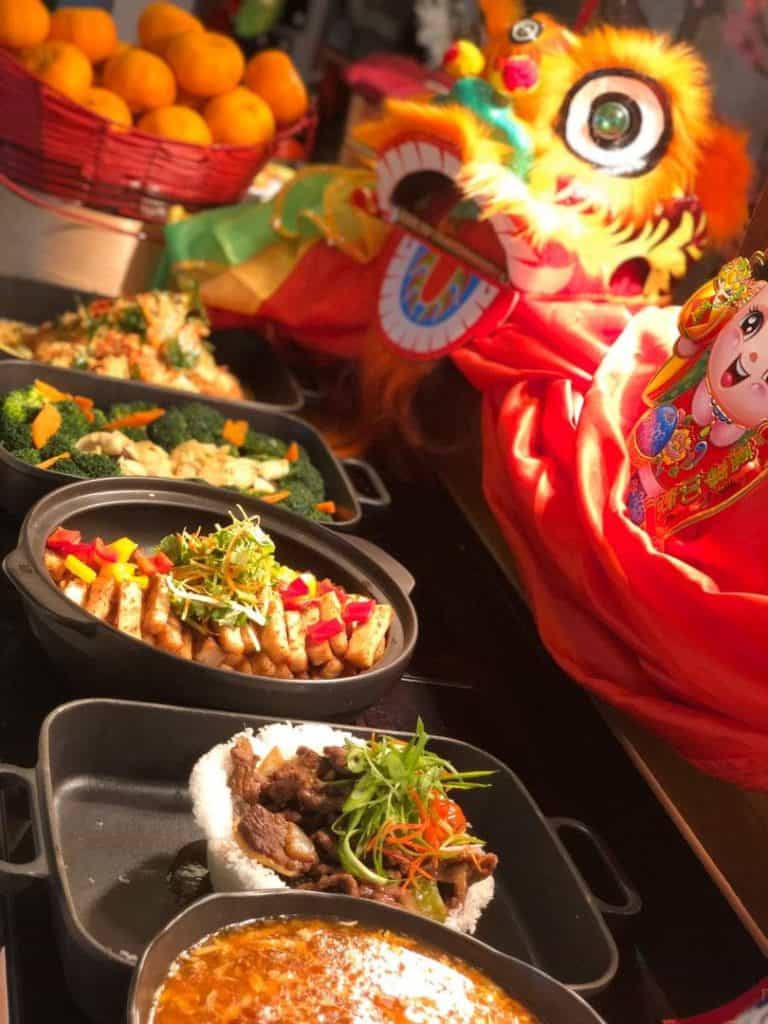 Chinese New Year Eve Reunion Dinner Buffet at Makan Kitchen DoubleTree