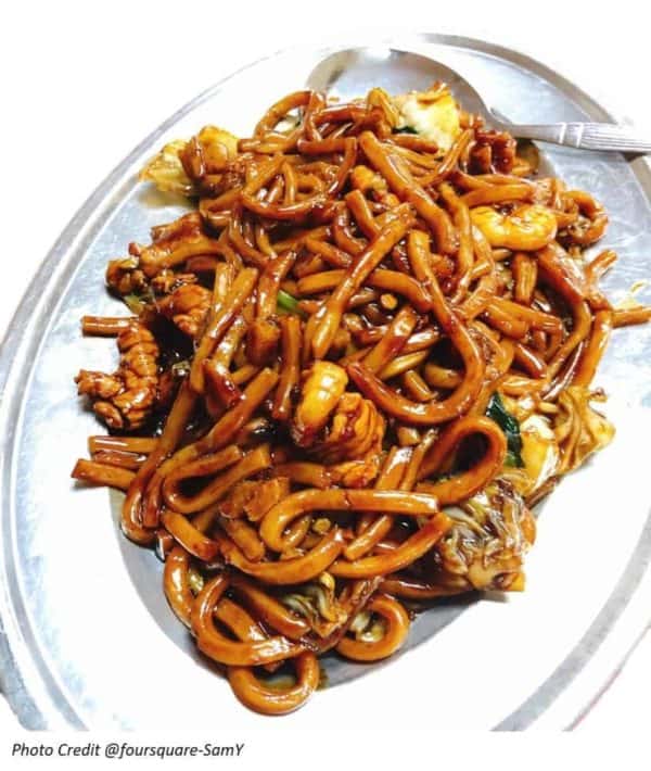 A Wine Lover’s Guide to Local Food - Fried Hokkien Mee 6